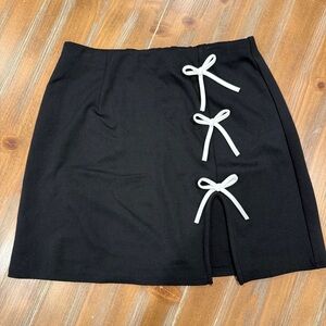 Pretty Garbage Contrast Bow Mini Skirt Women's Size Small Black and White NWT